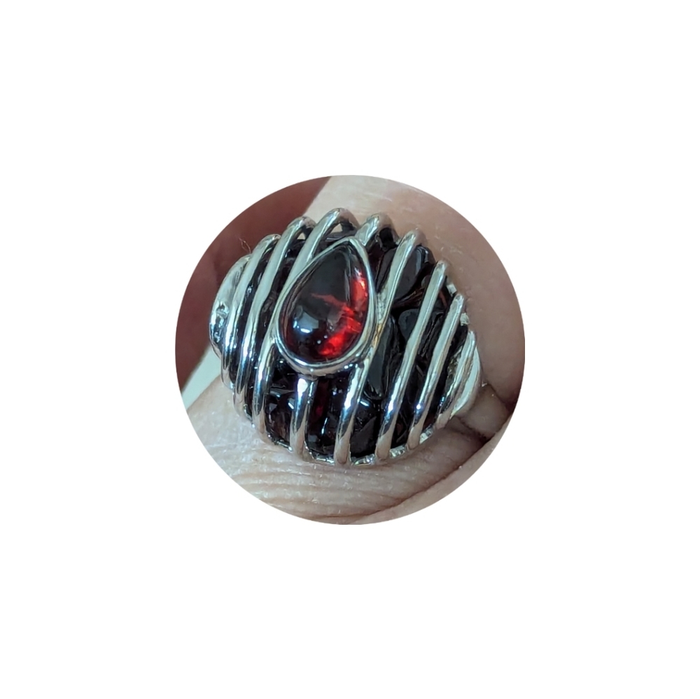 925 Silver & Garnet Ring Size 7
